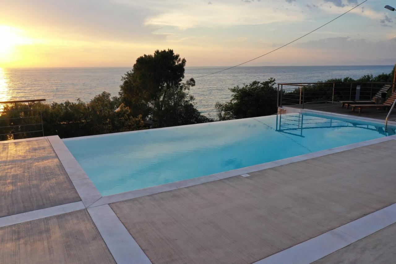 Capro - Milos Bay Villas Áyios Nikítas 外观 照片
